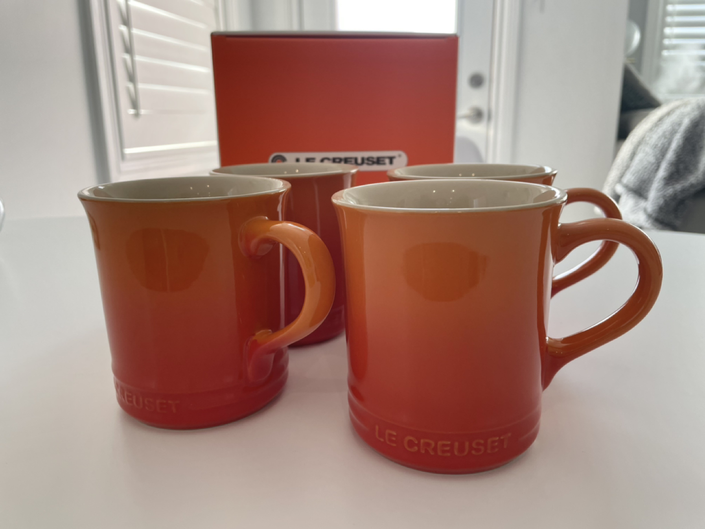 Le Creuset Mugs set- like new thumbnail