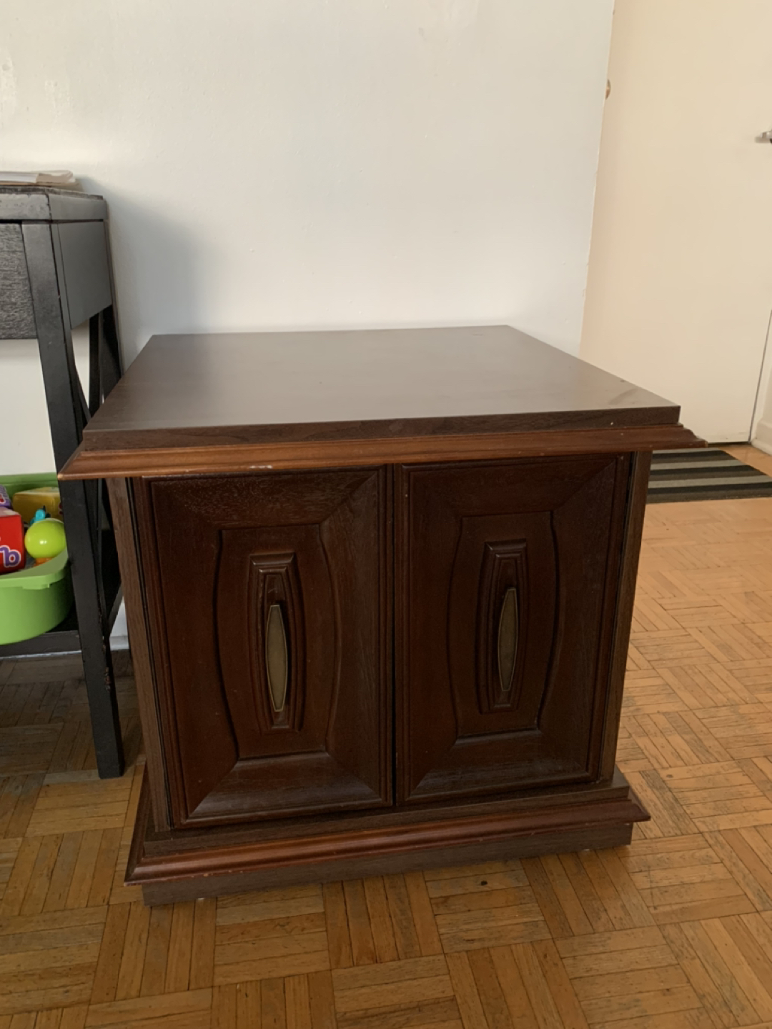 Chest, Bedside table and End table for sale! 3 for $90! SUPER! image indicator(3)