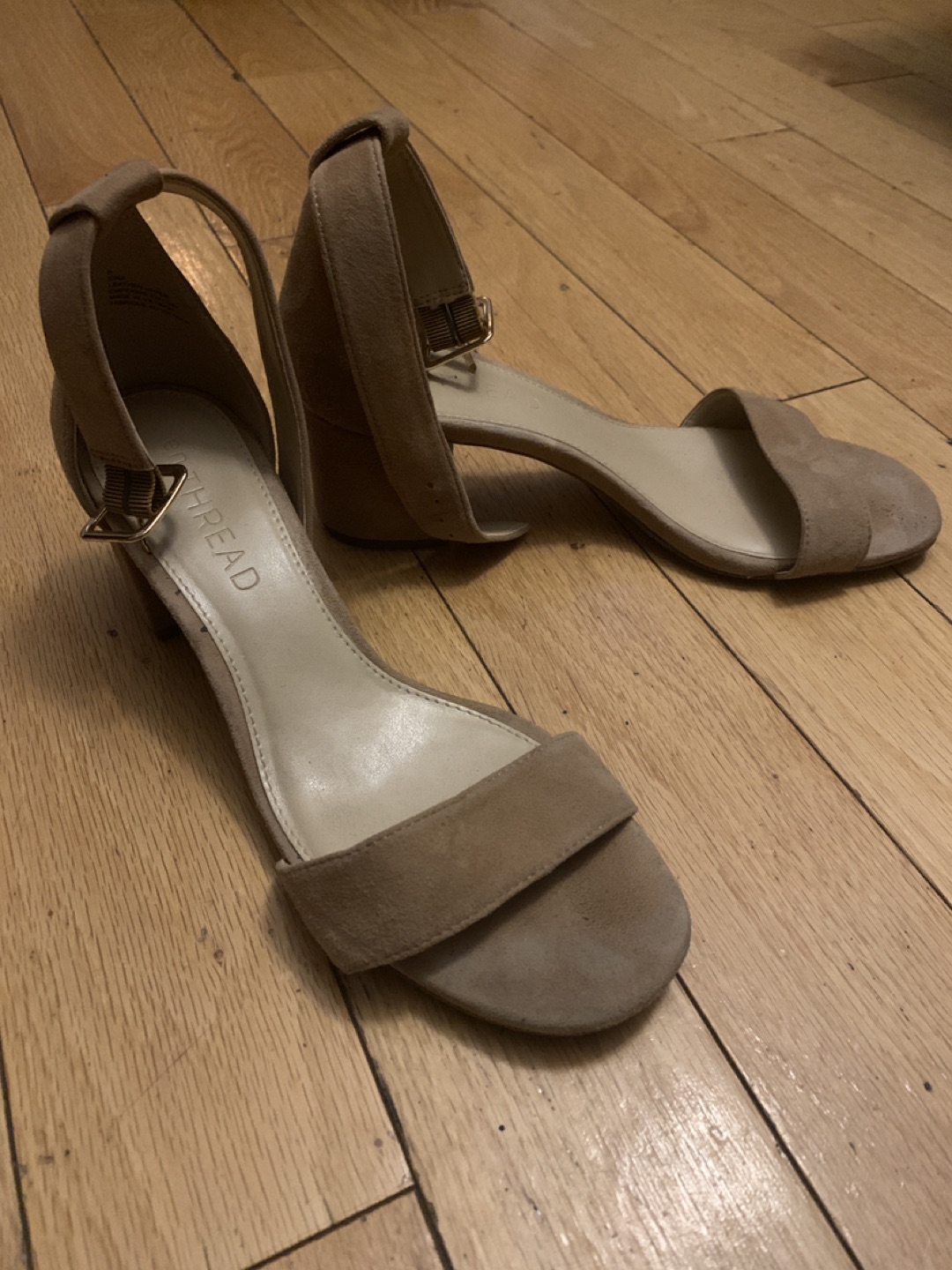Size 8 Ladies Sandals beige thumbnail