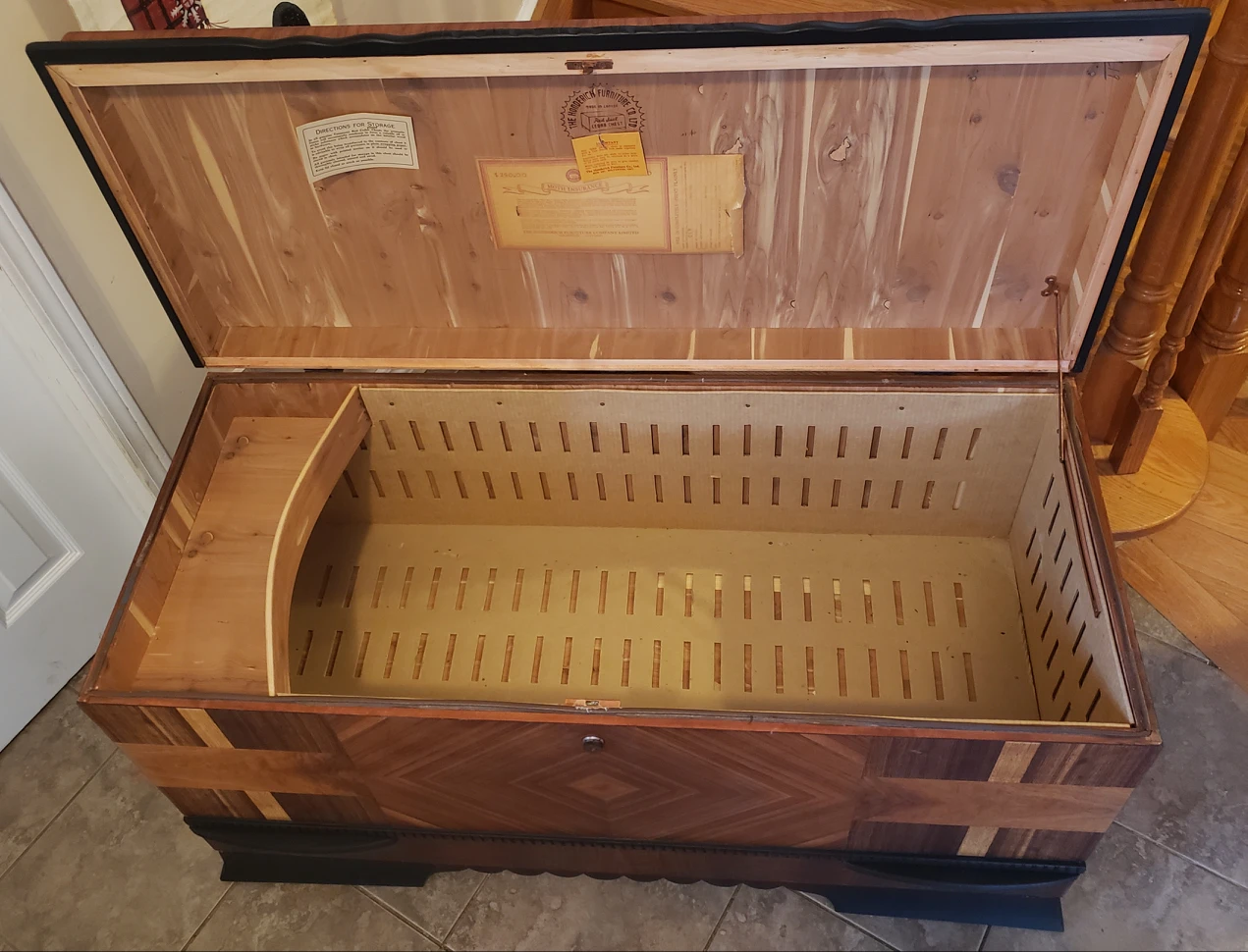 Cedar Chest - Antique image indicator(8)