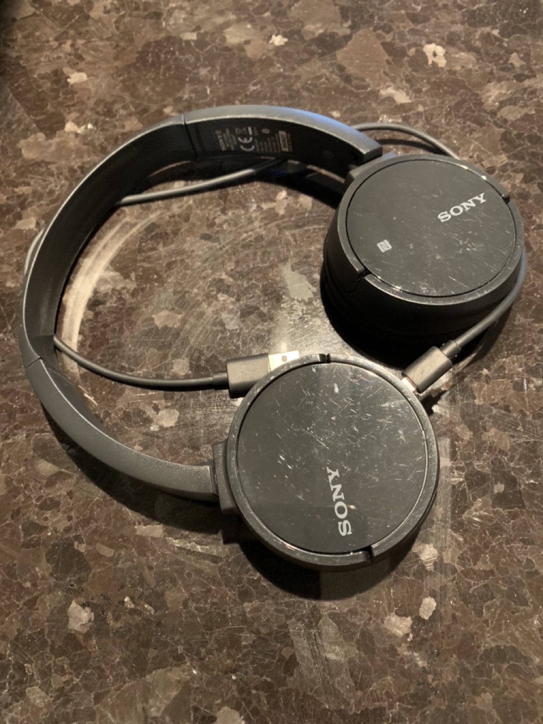 Sony Bluetooth head phones thumbnail