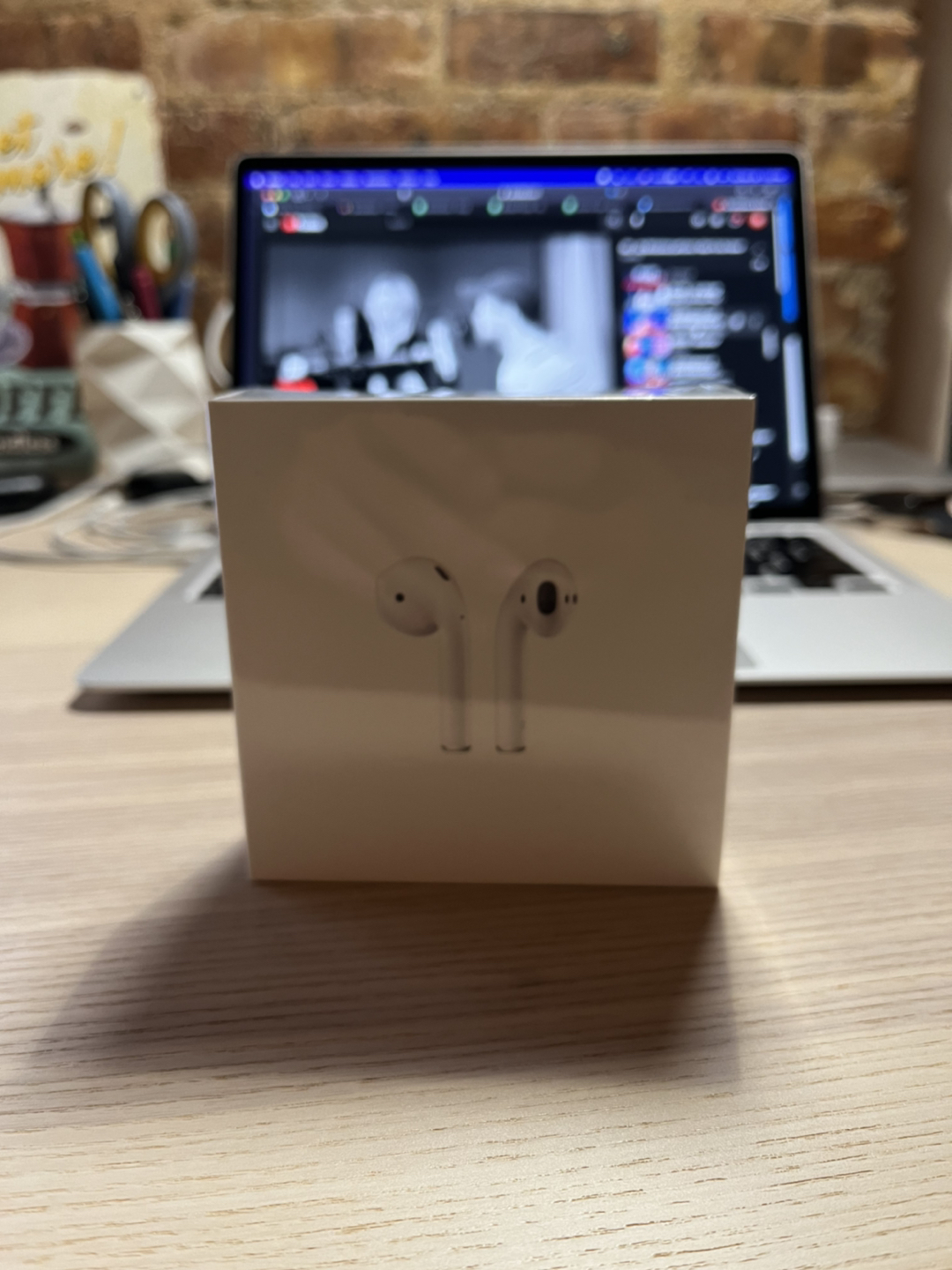 AirPods 2nd with Charging Case - photo 2