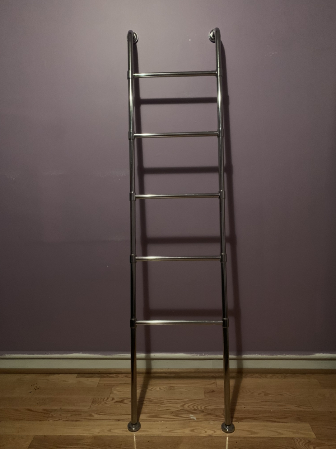 Metal towel rack