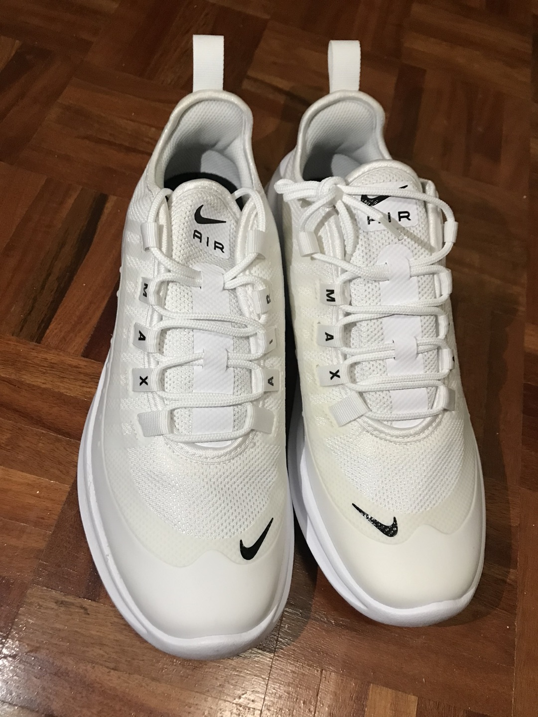 Nike air max axis (AH5222) size 7Y
