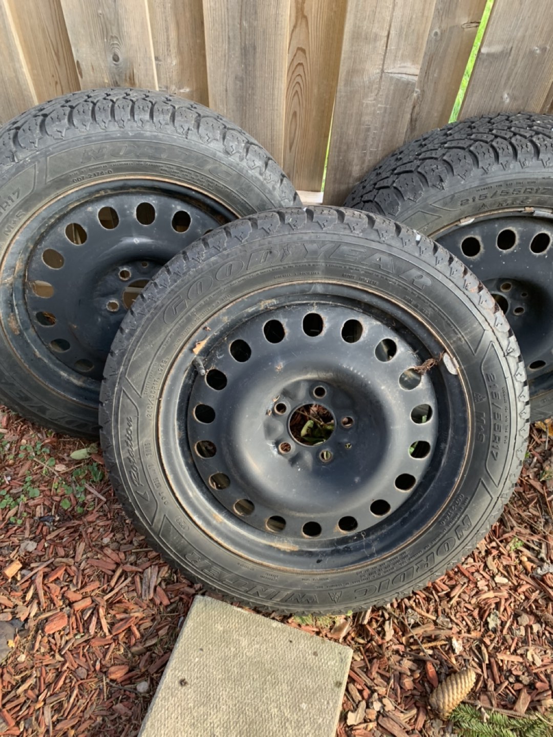 Winter tire with rim 215/55r17 very good condition - photo 3