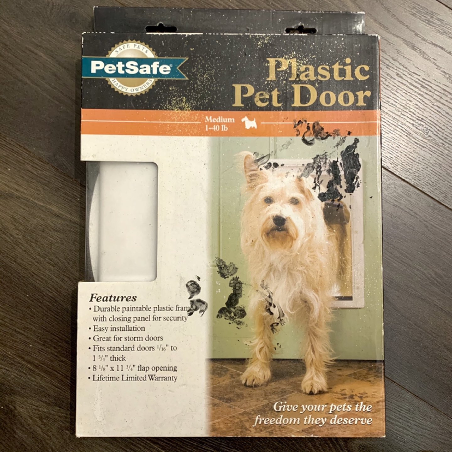 NEW PetSafe pet door for dogs and cats up to 40 lbs flap open