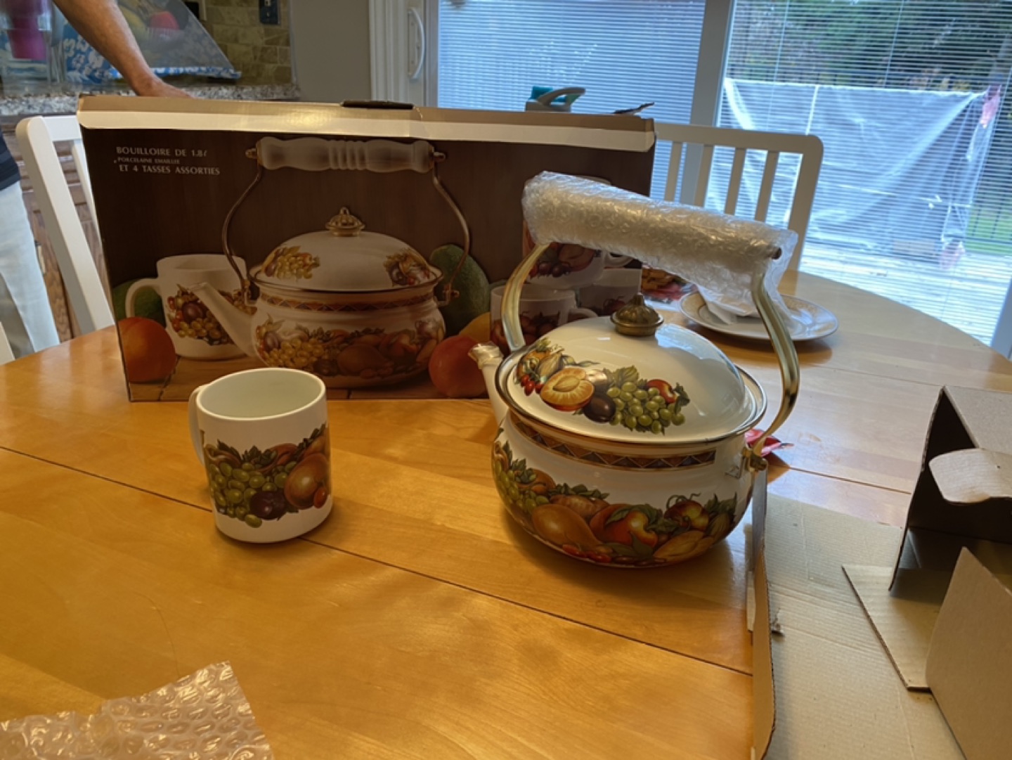 Brand new tea kettle and for mugs set in original box - photo 2