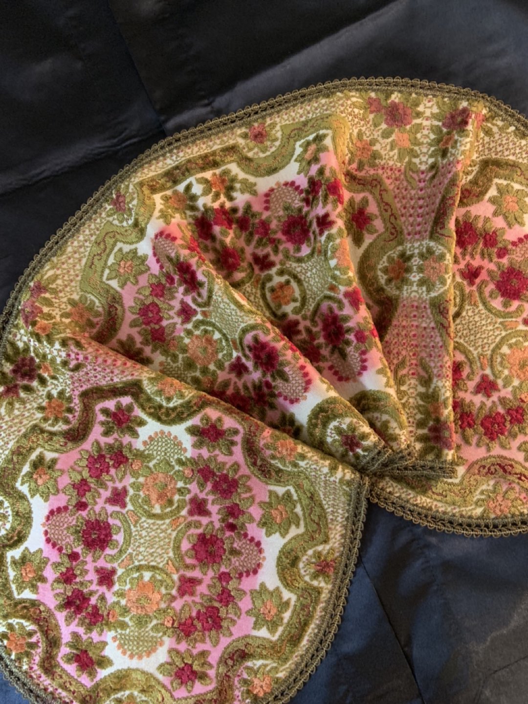 Velvet jacquard table runner - photo 4