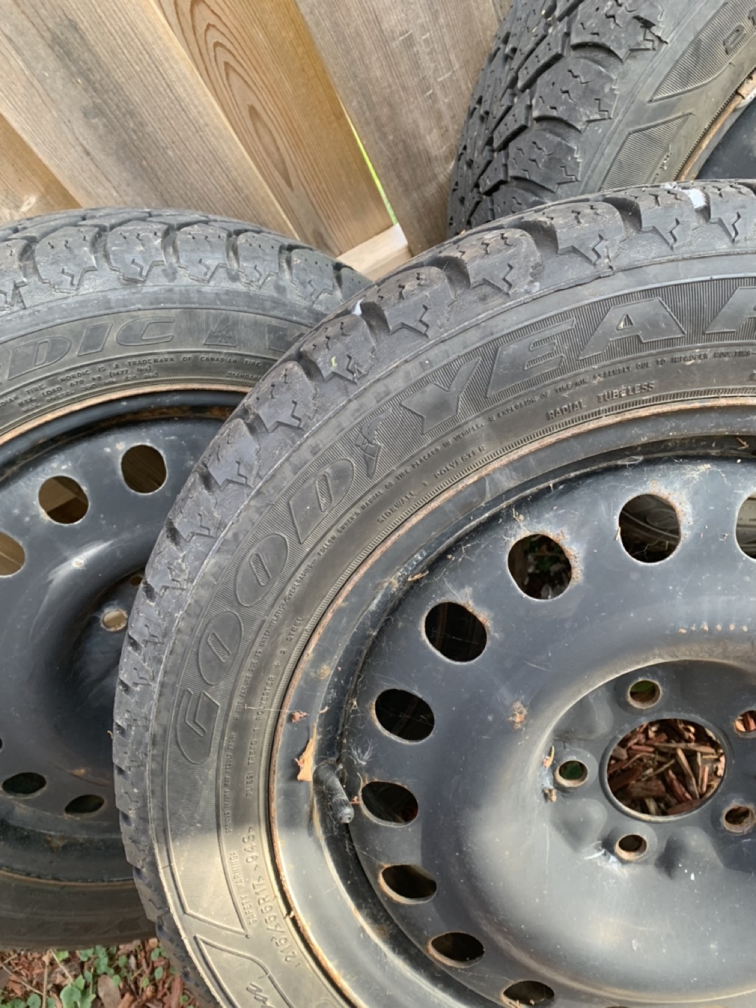Winter tire with rim 215/55r17 very good condition