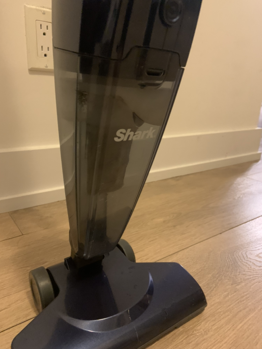 Shark Vacuum cleaner - photo 3