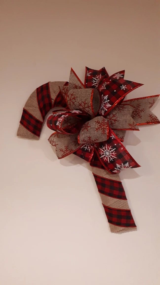 Christmas Candy Cane Wreaths thumbnail