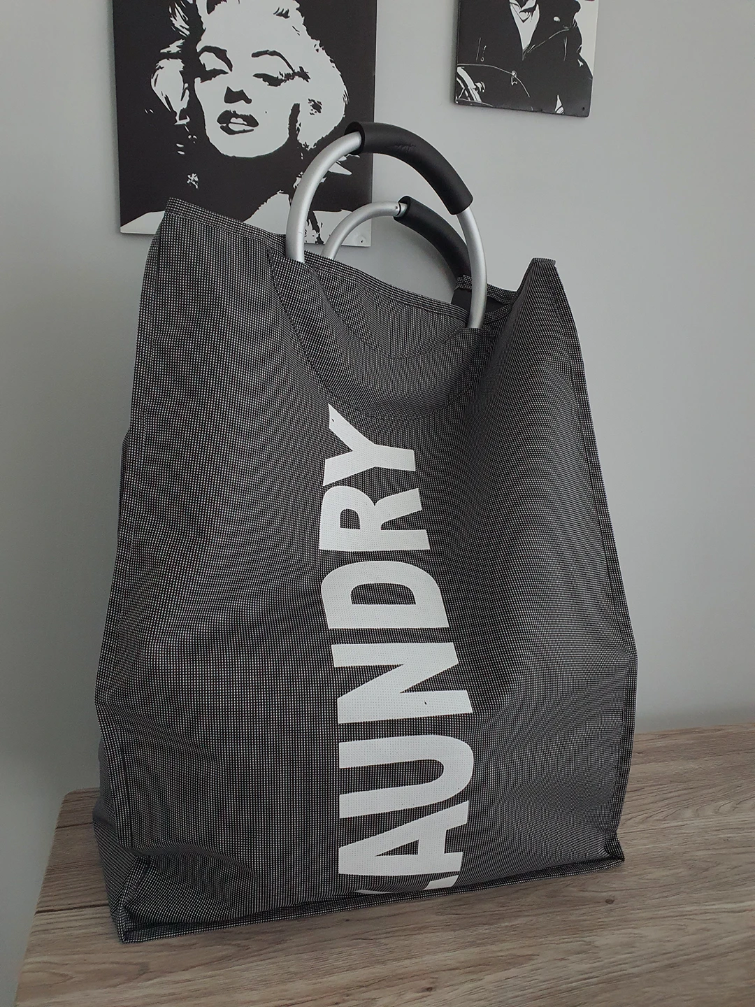 Landry hamper with handle image indicator(6)