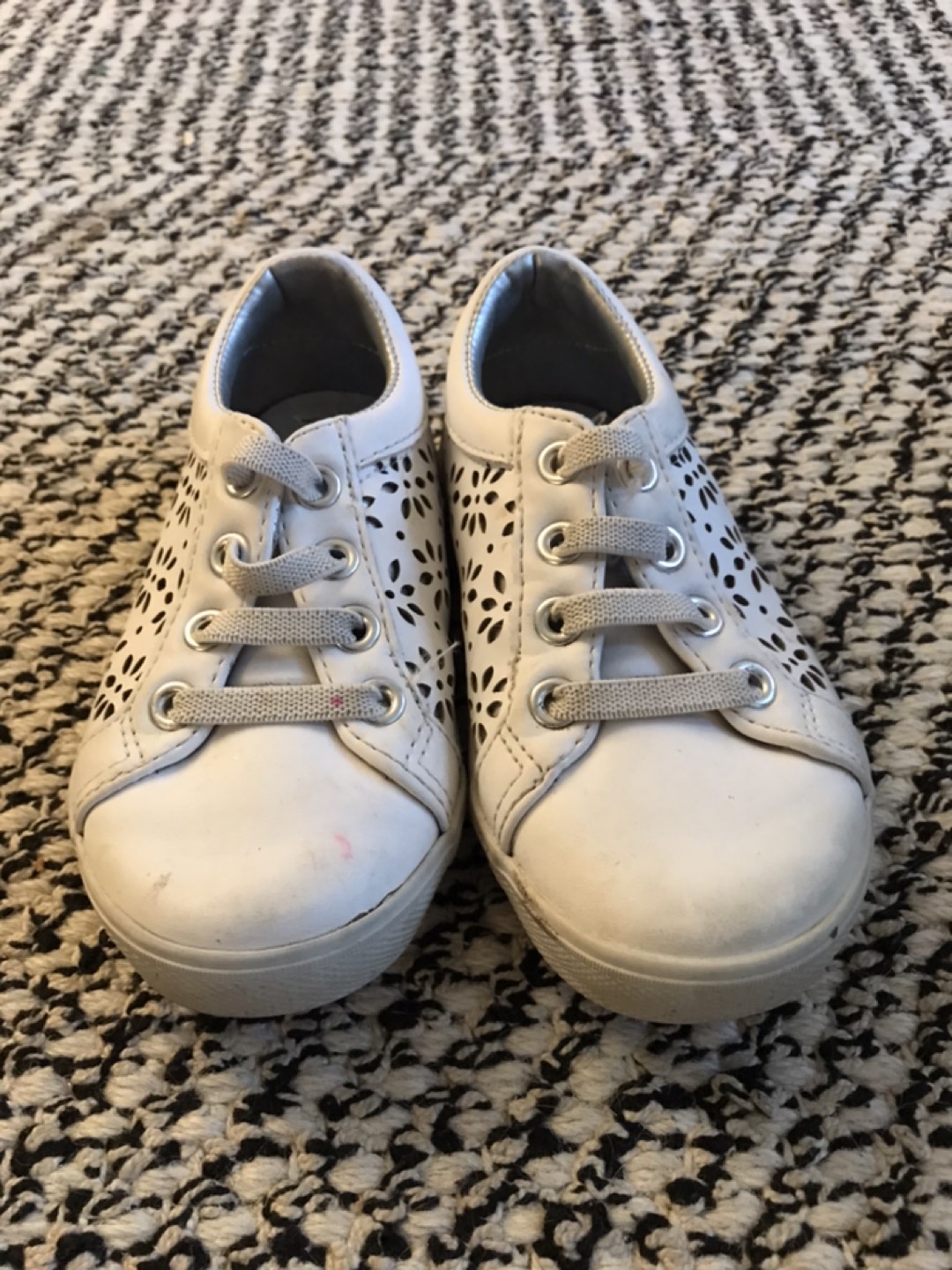 Size 8 toddler sneakers  #Willowdale #freecycle thumbnail