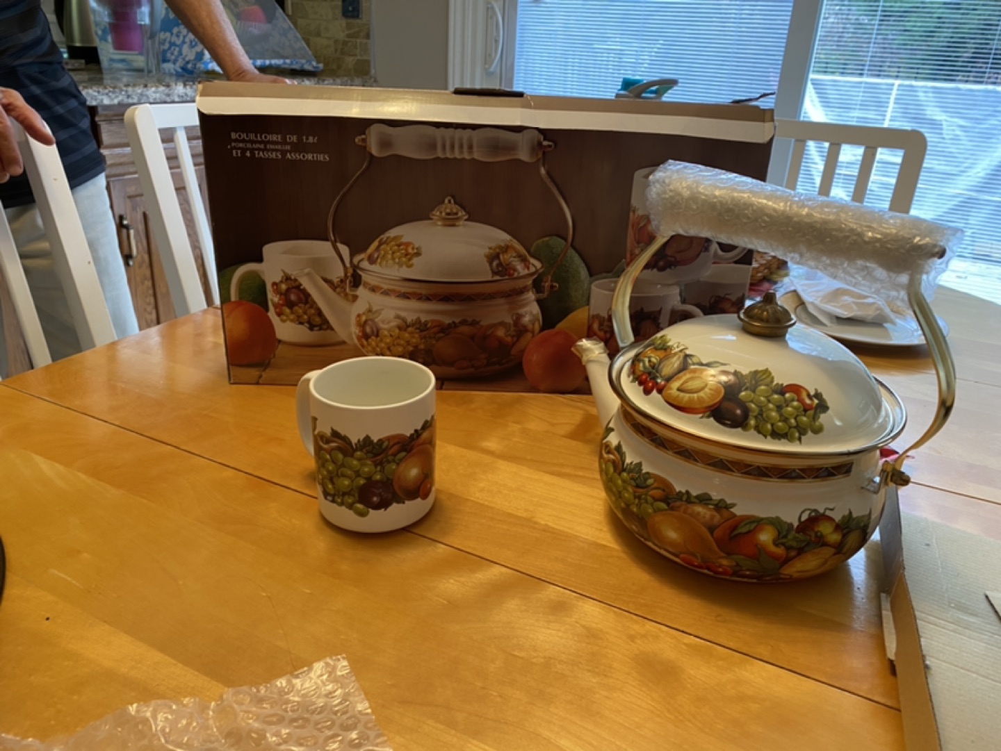 Brand new tea kettle and for mugs set in original box - photo 3