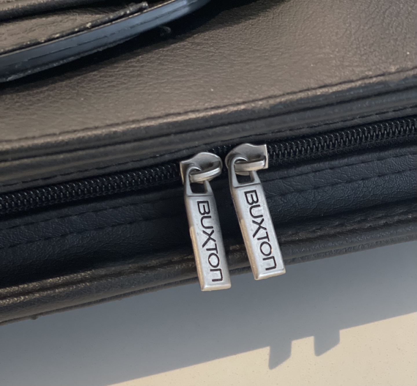 Buxom Leather file / laptop case image indicator(9)