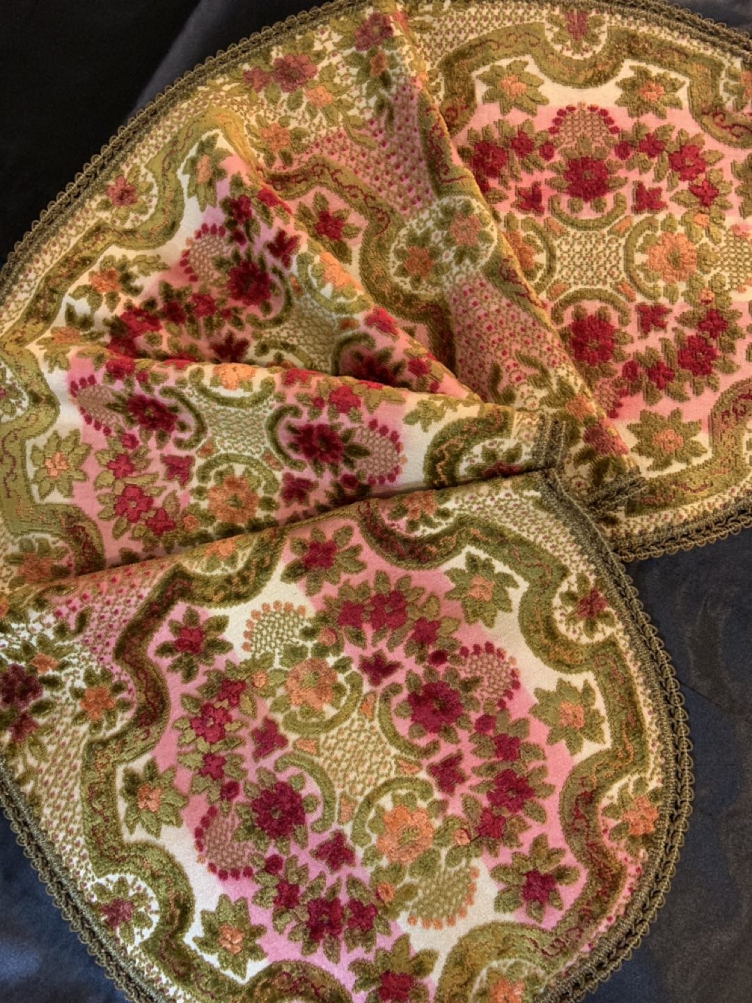 Velvet jacquard table runner - photo 3