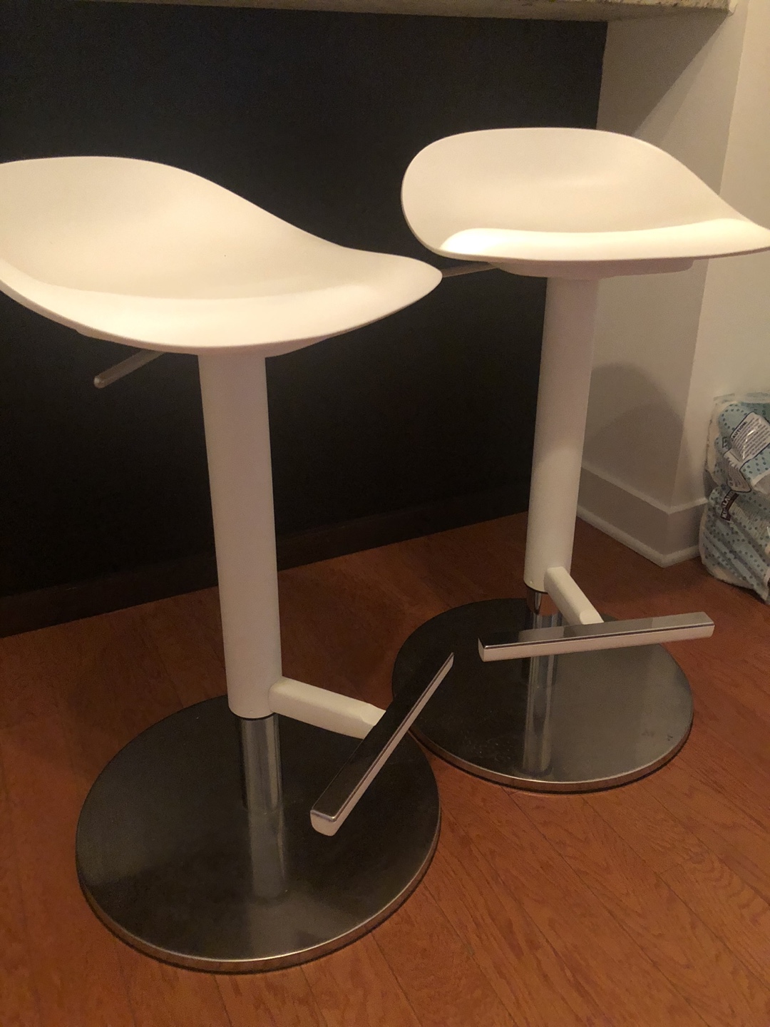 Two adjustable height bar stools - photo 2