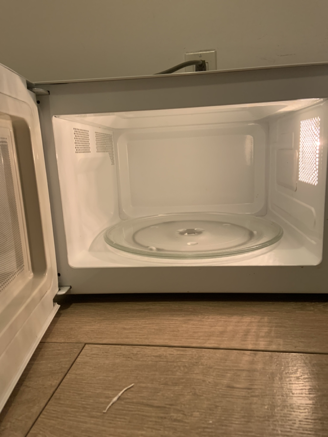 GE Micro-wave oven - photo 2