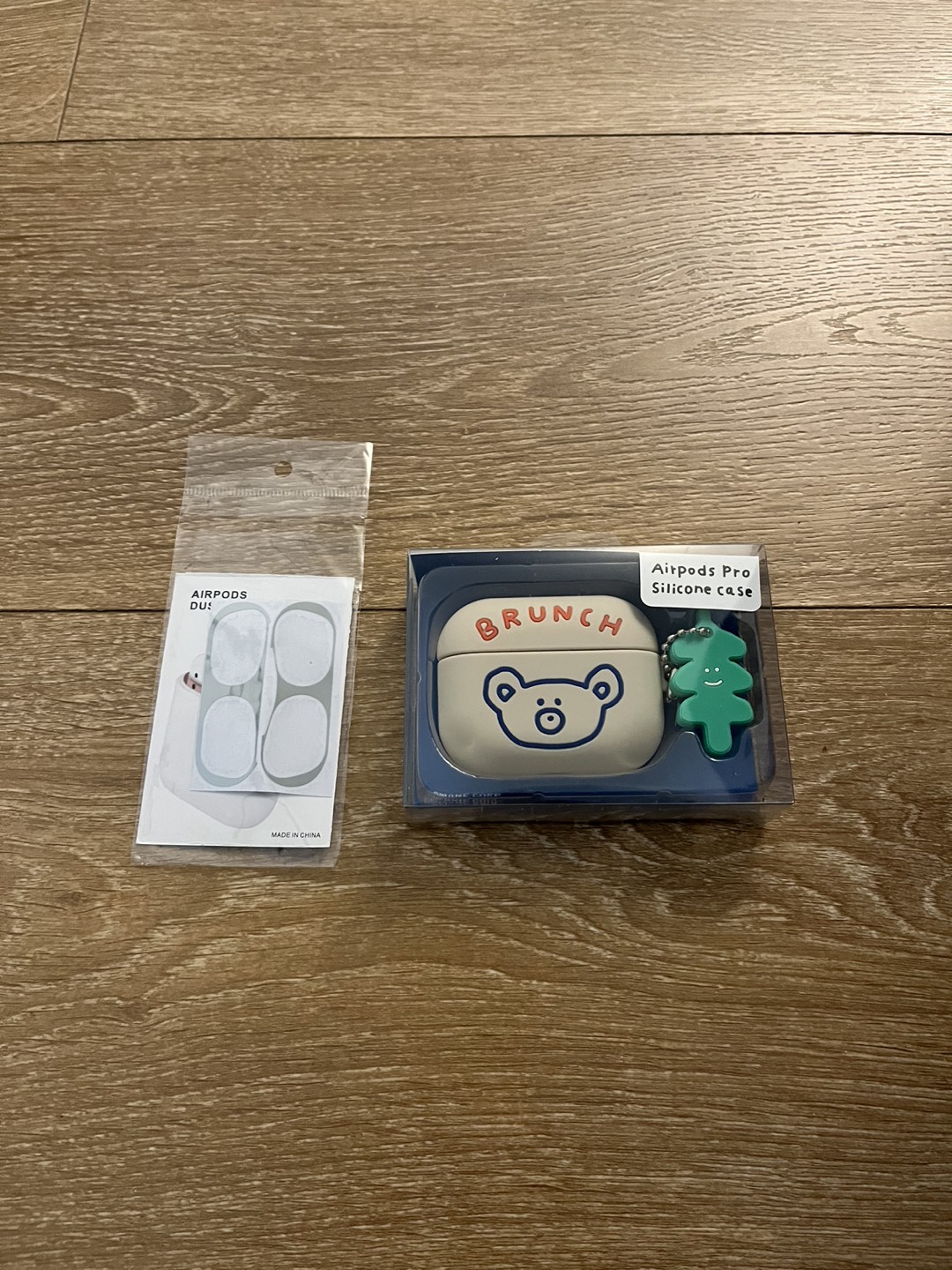 (new) AirPods Pro case + dust guard stickers - photo 2