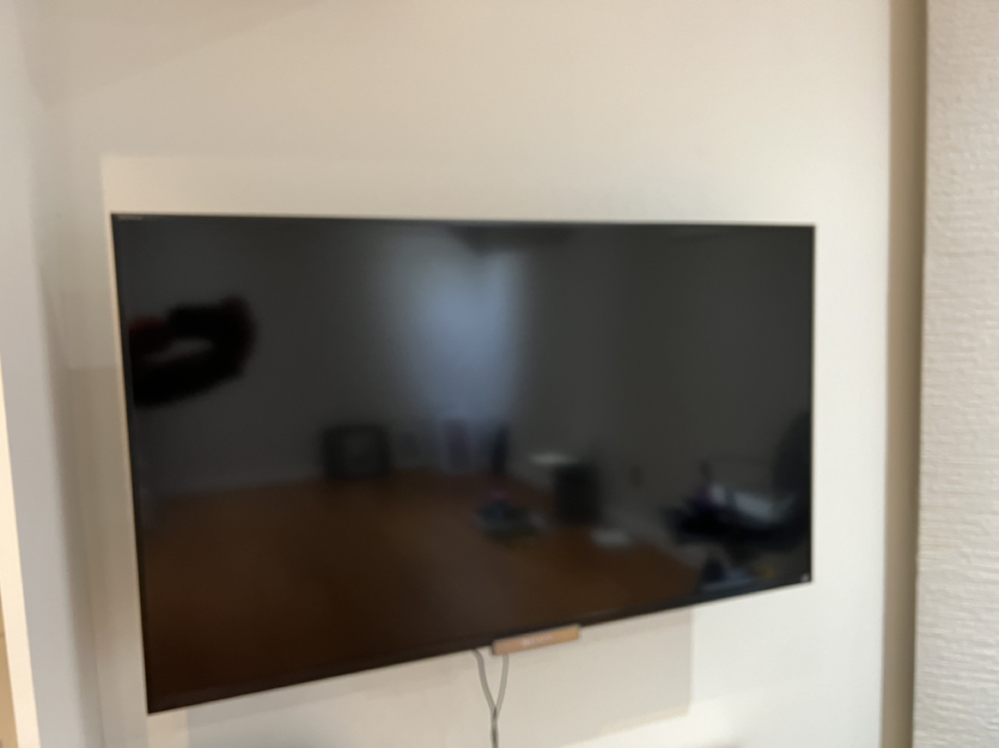 Sony 43” Batavia TV includes wall mount brackets