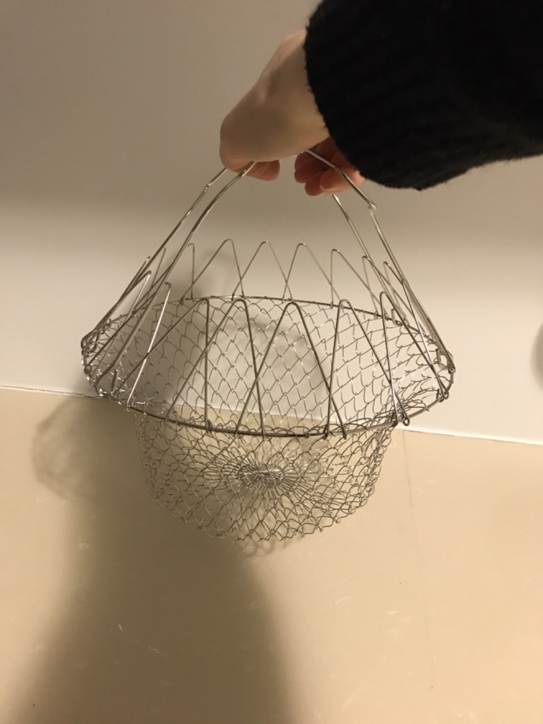 Various kitchen items (strainers, containers) - photo 3