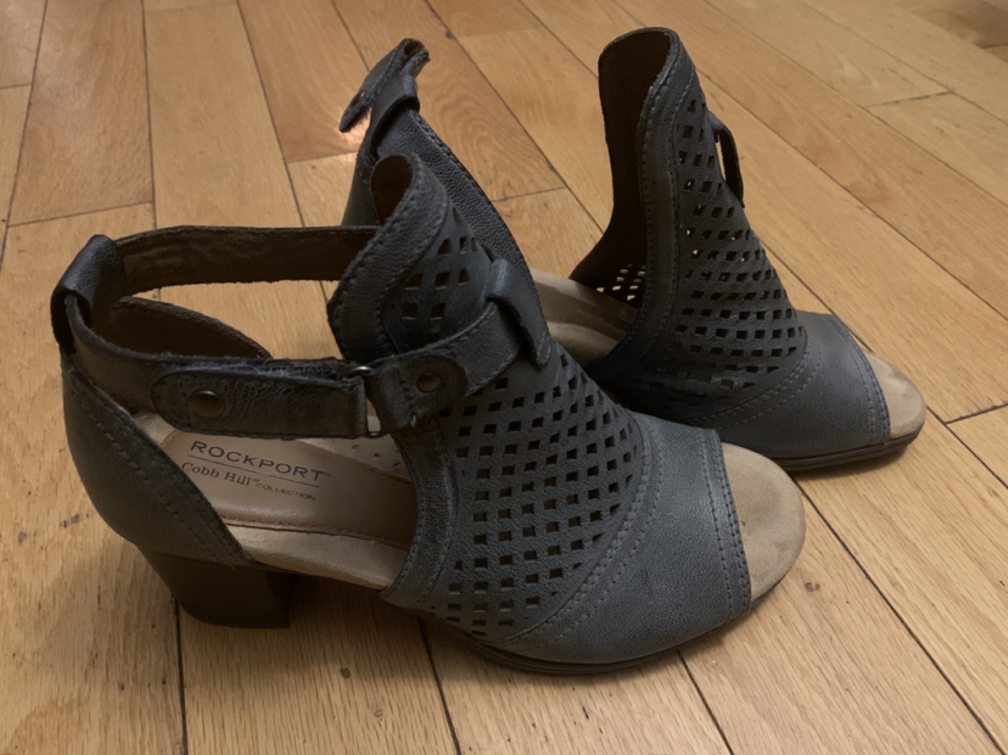 Size 8 ladies sandals thumbnail