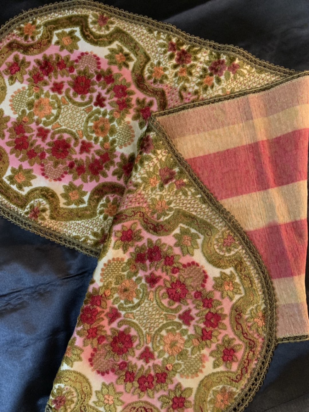 Velvet jacquard table runner - photo 5