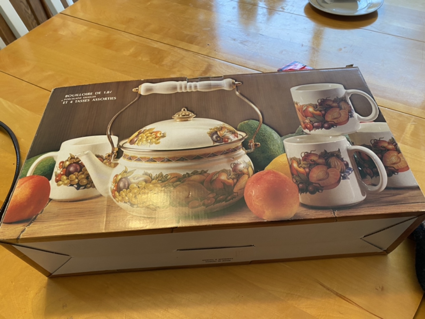 Brand new tea kettle and for mugs set in original box - photo 4