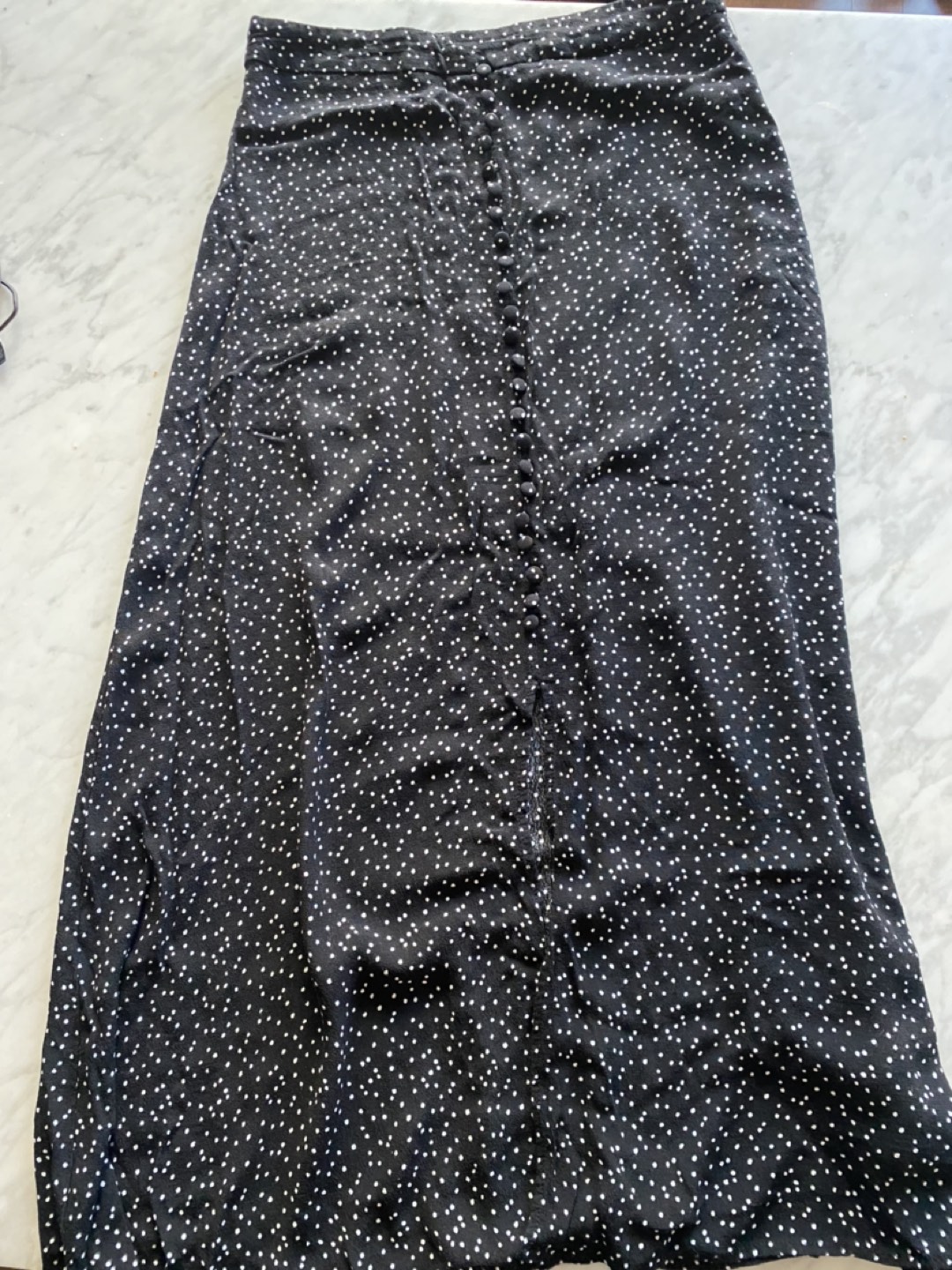 Skirt knee length