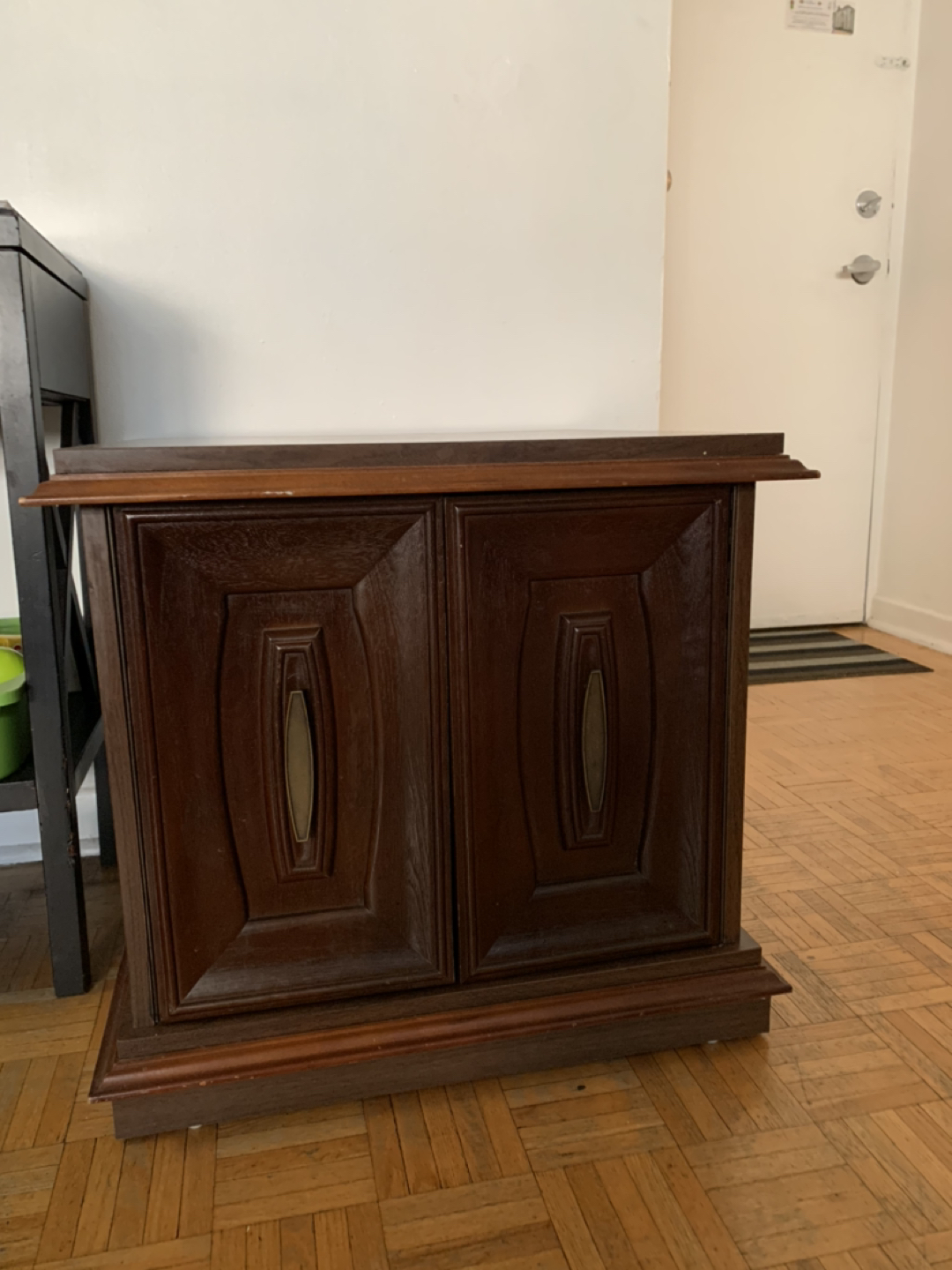 Chest, Bedside table and End table for sale! 3 for $90! SUPER! image indicator(2)