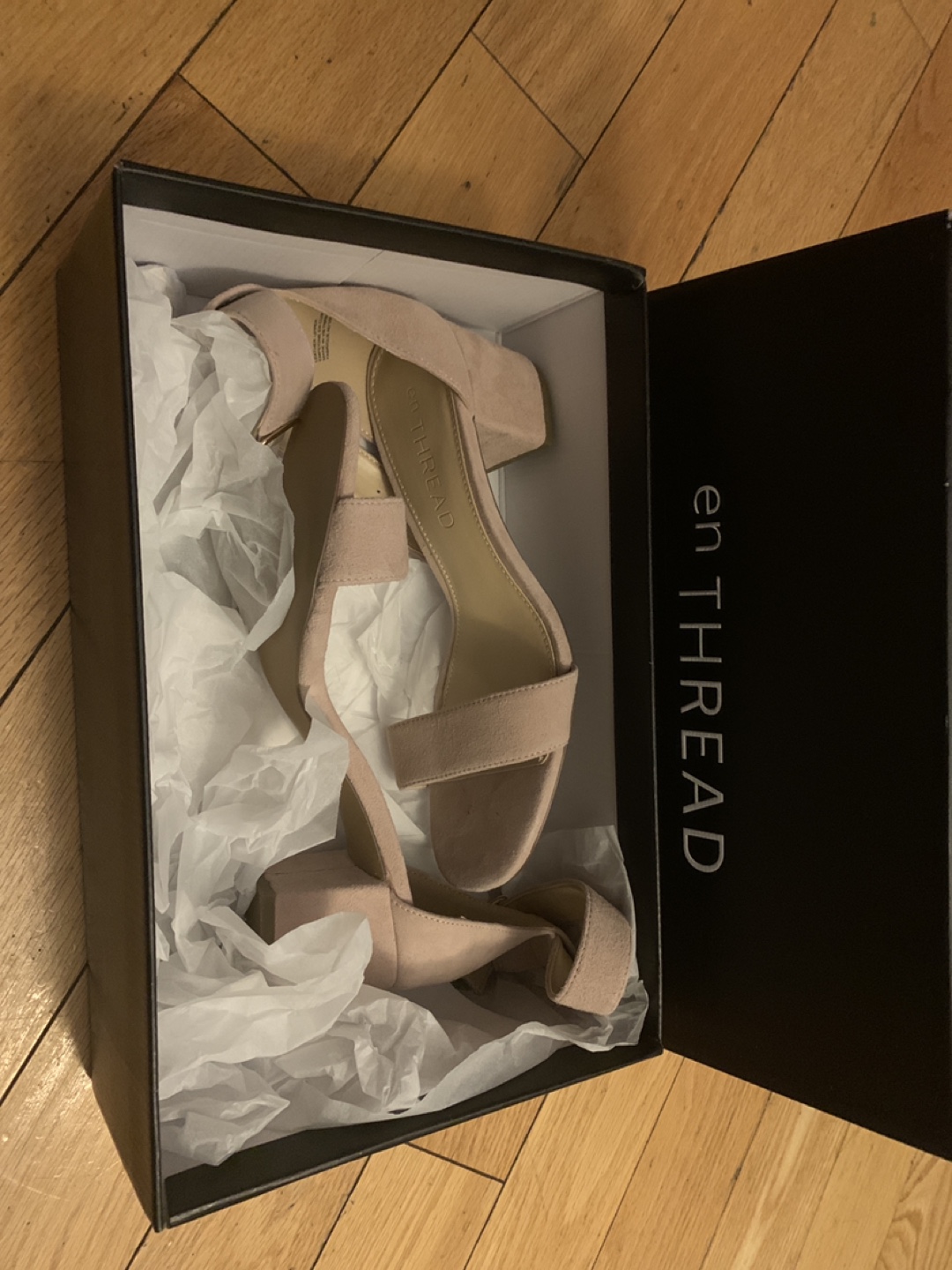 Size 8 Women’s Sandals thumbnail