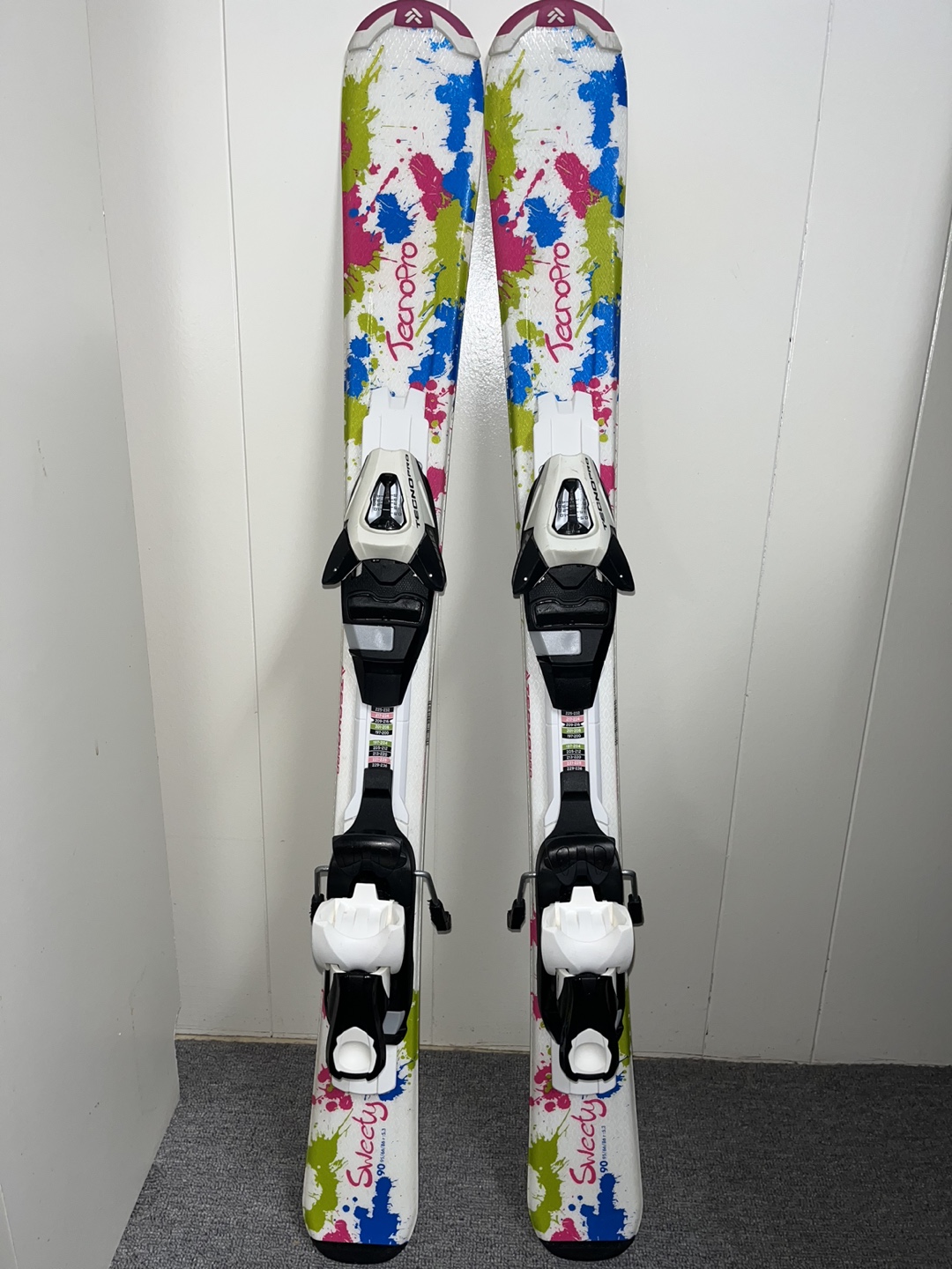 Girl’s ski size 90 $50 thumbnail