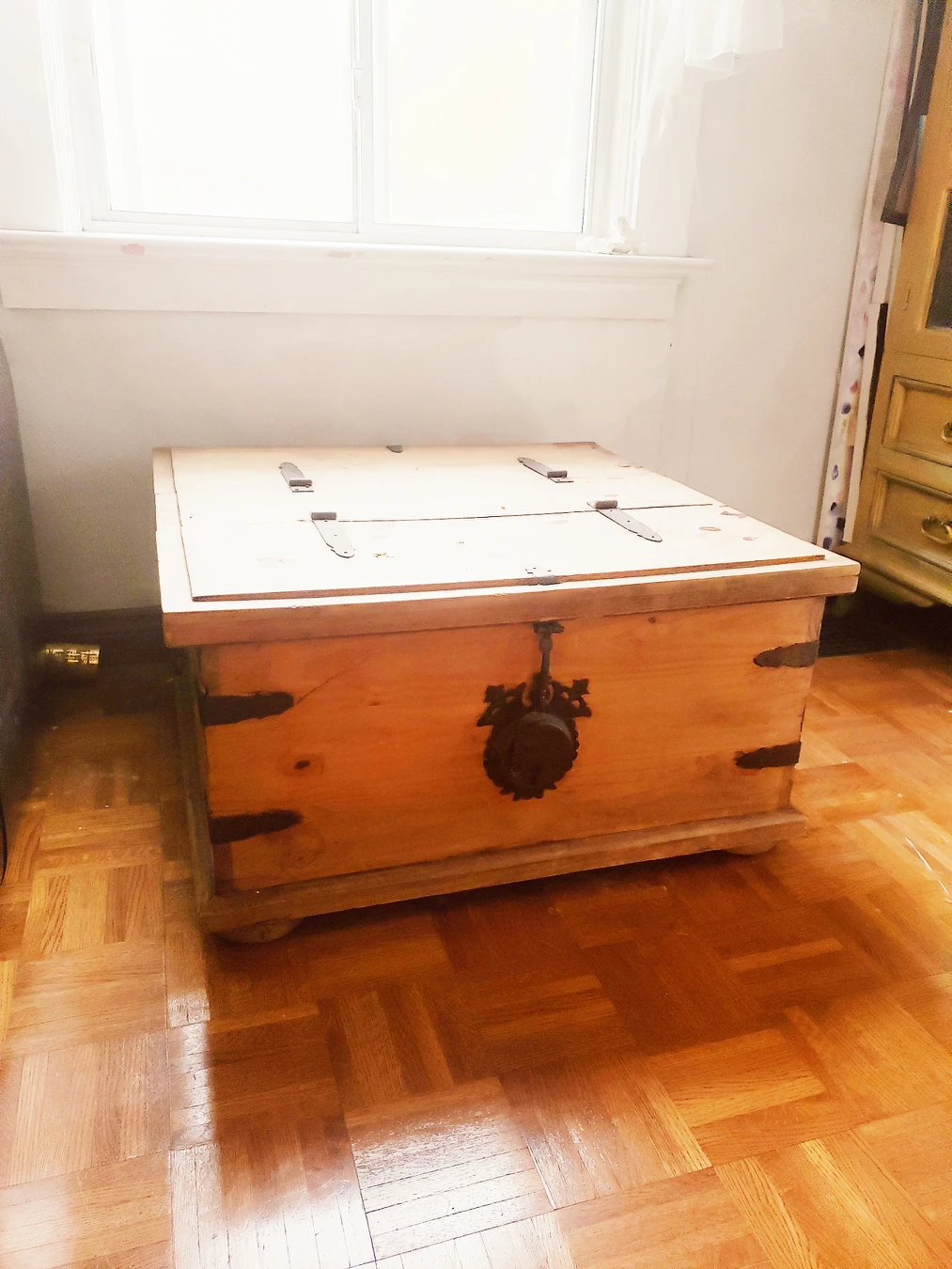 solid pine coffee table trunk - photo 2
