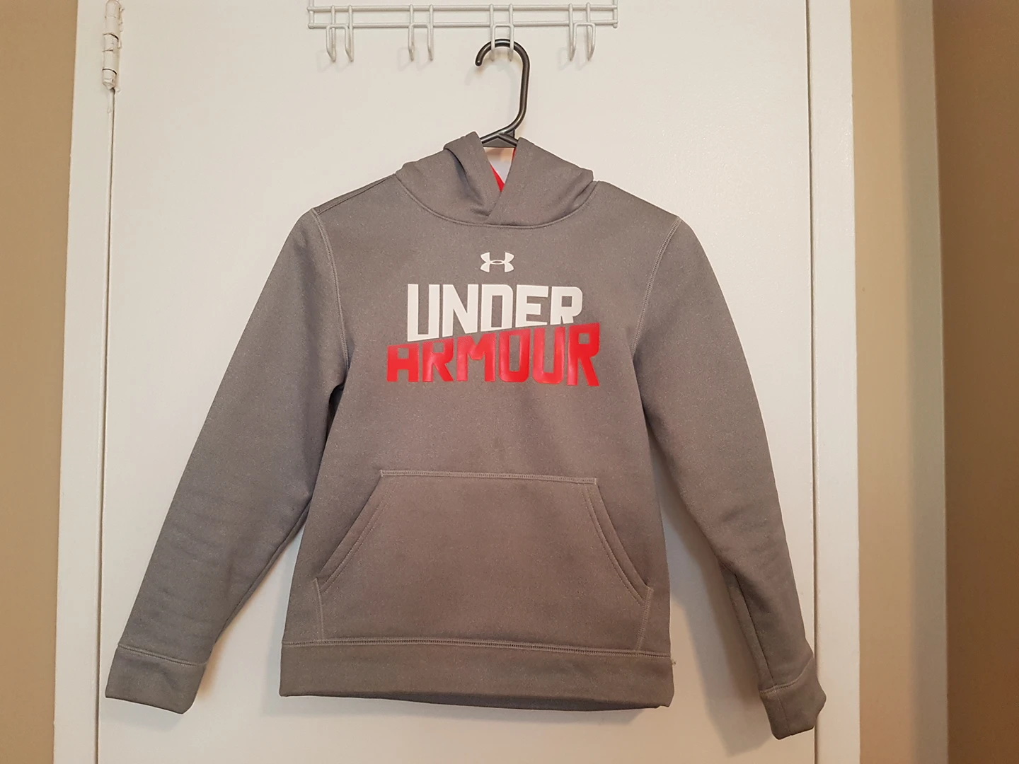 Under Armour Sweater Boys Size YSM/JP/P Age 10 thumbnail