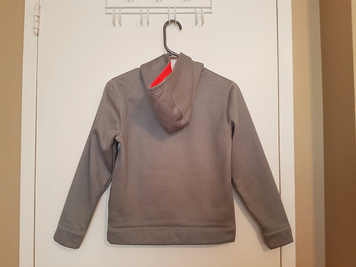 Under Armour Sweater Boys Size YSM/JP/P Age 10 image indicator(2)