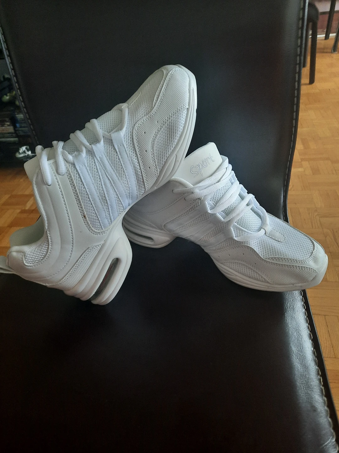 white Sneakers size 8 thumbnail