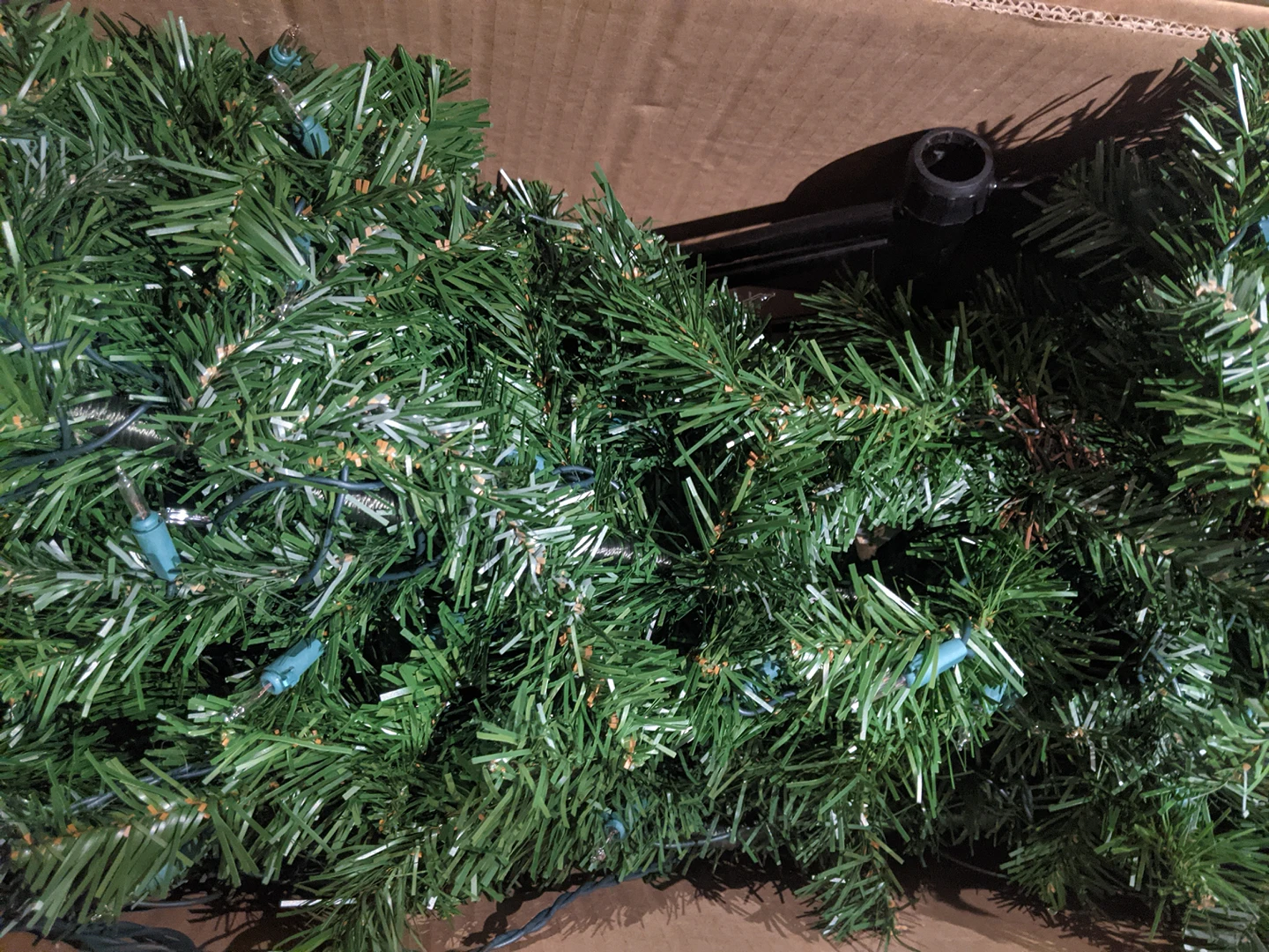 6.5ft Pre-Lit Christmas Tree image indicator(5)