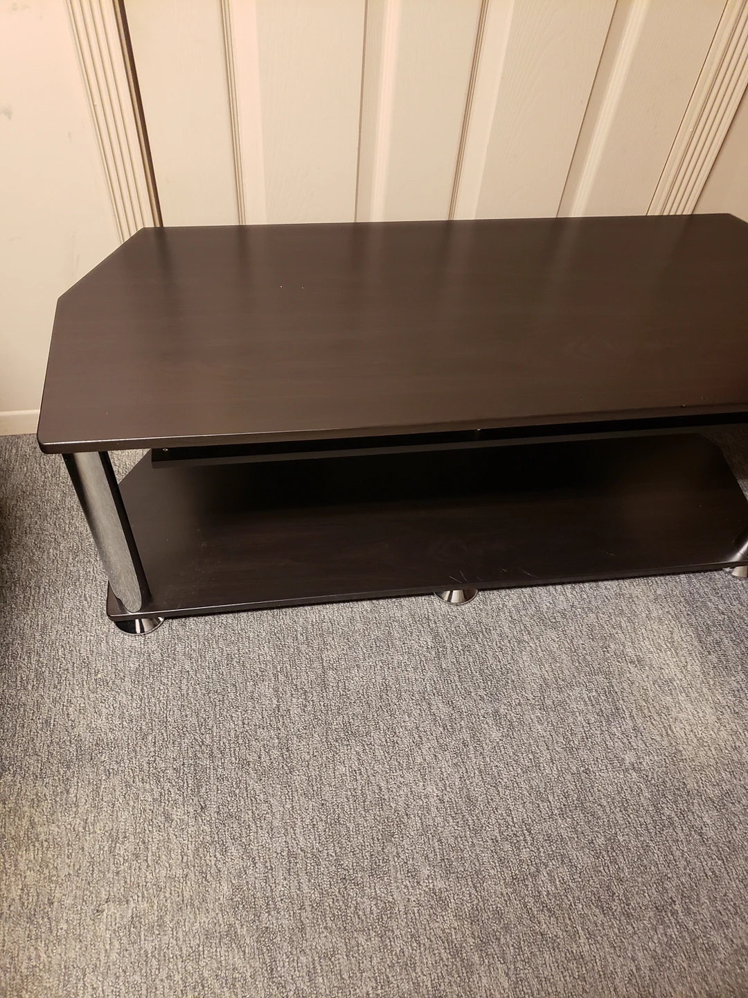 TV STAND IN GOOD CONDITION thumbnail