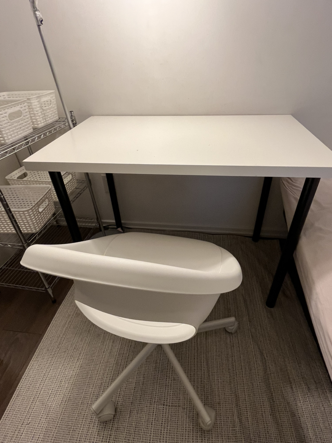 Desk and chair - photo 3