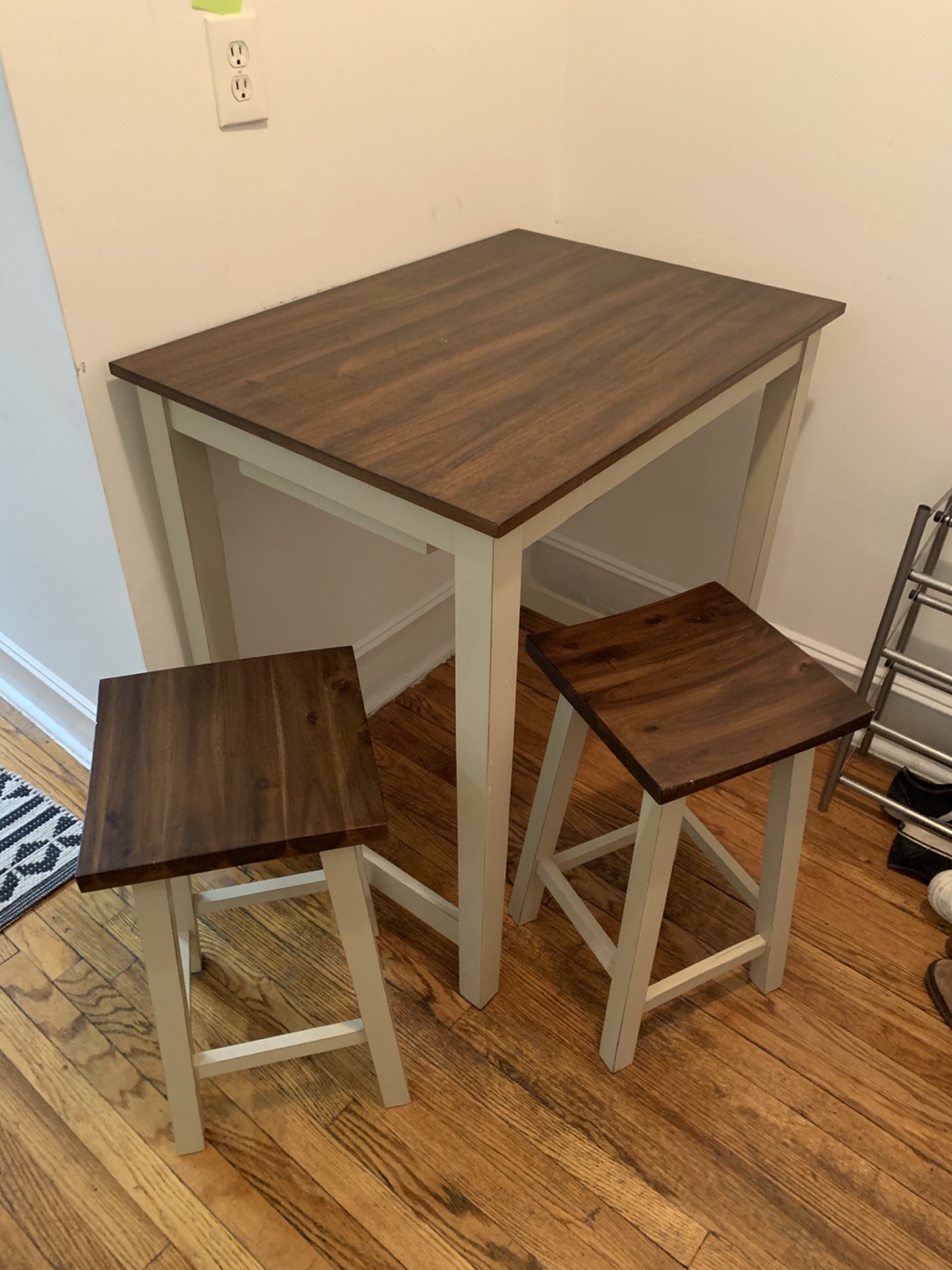 Bar set (table + 2 stools)