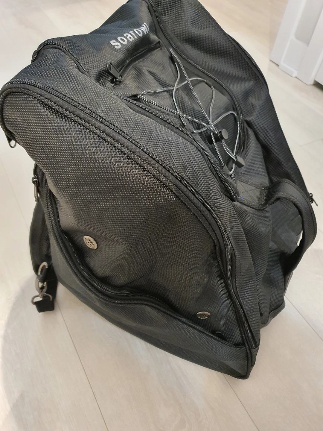 NEVER USED - Ski/snowboard Boots Bag image indicator(2)