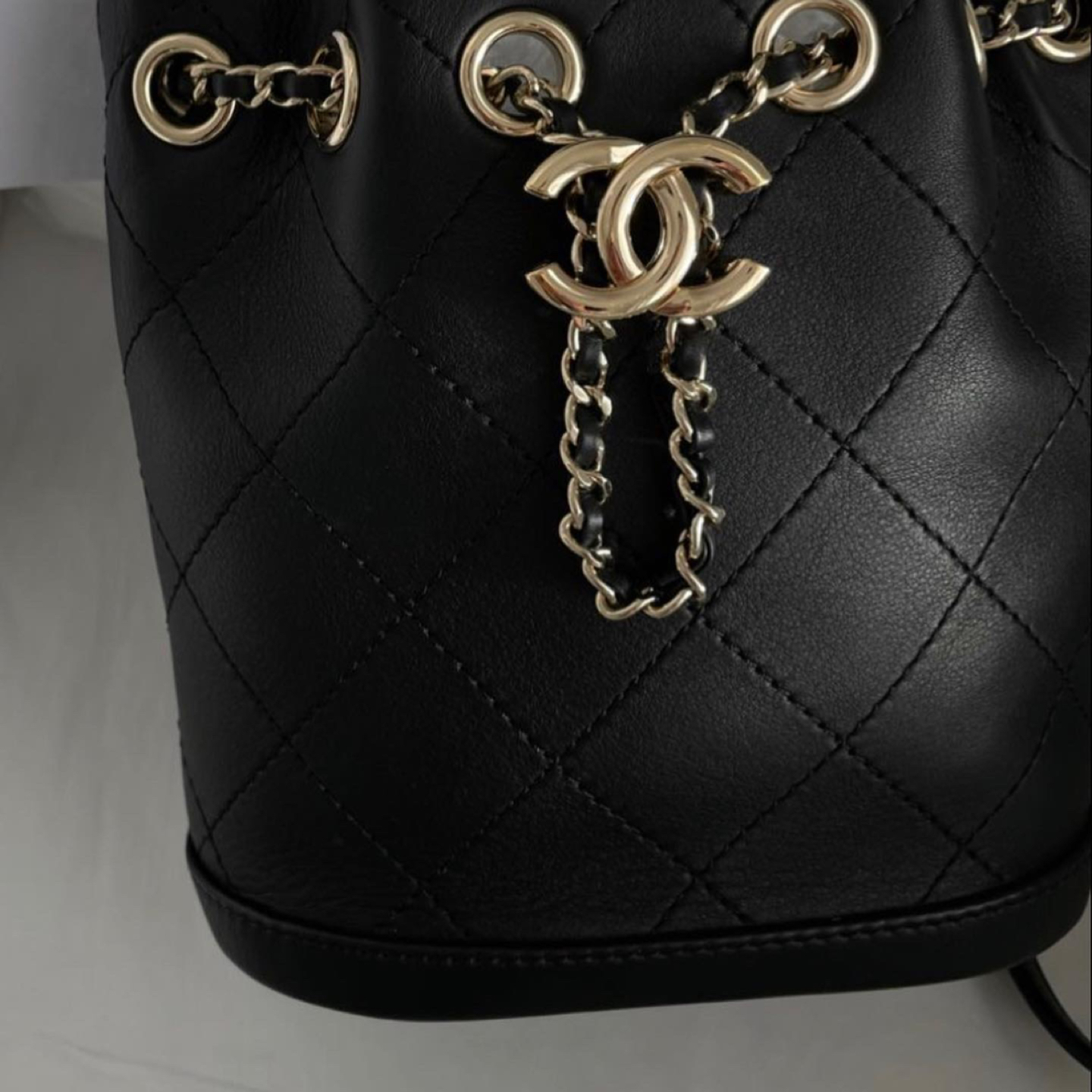 Authentic CHANEL mini bucket bag - photo 2