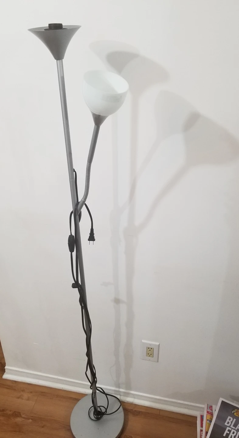 🎁Free🎁 IKEA floor lamp give away