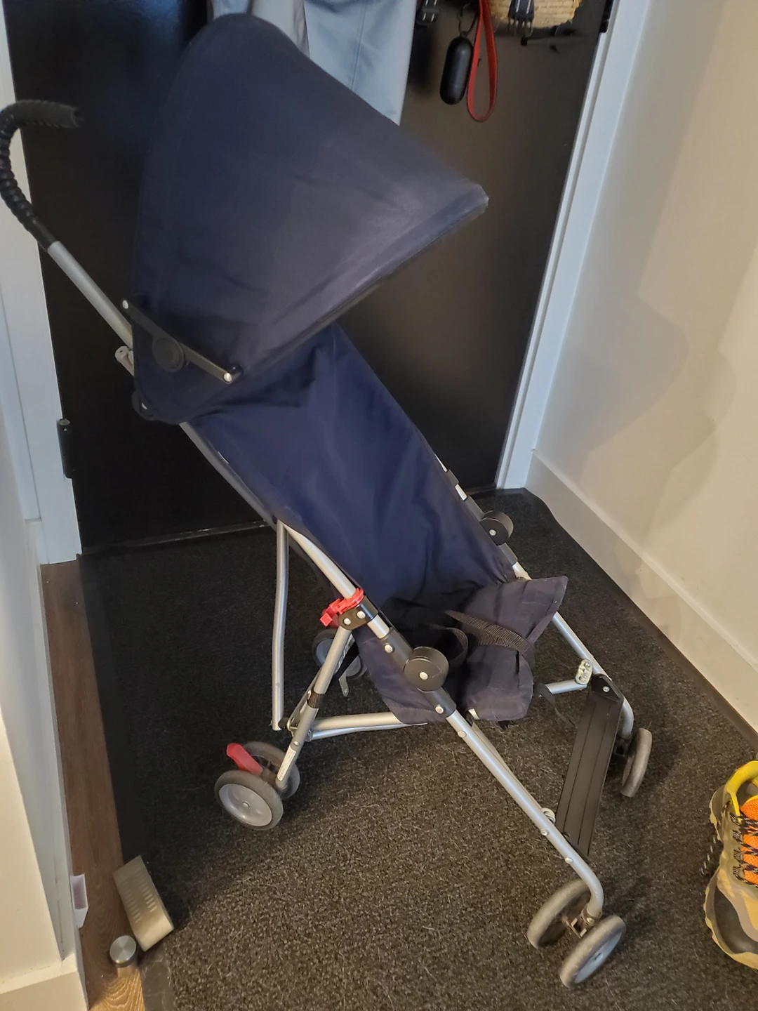 like new umbrella stroller + FREE BNIB bear blanket