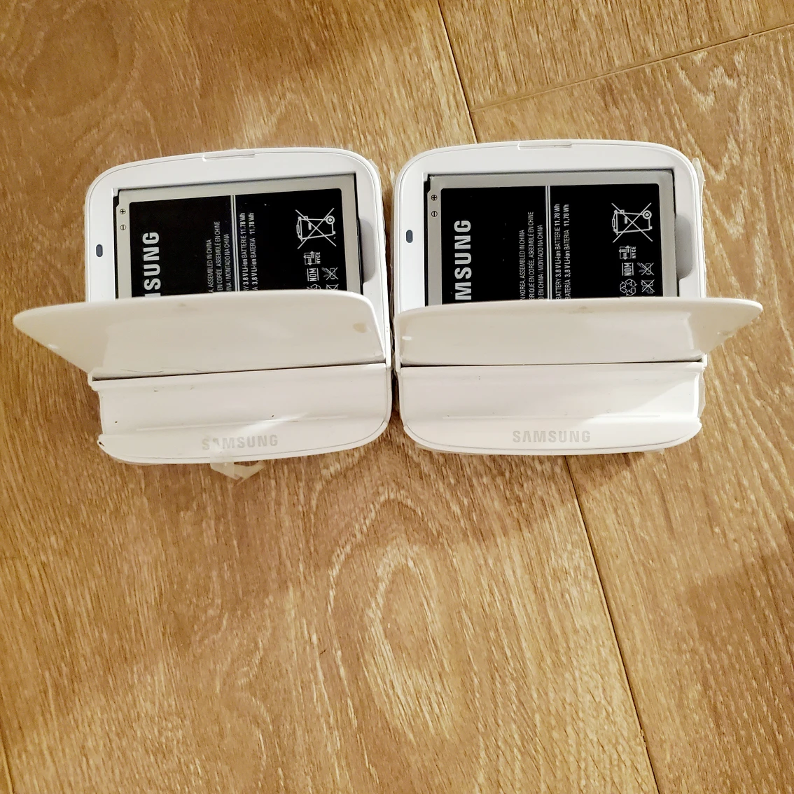Vintage Samsung cell phone stand with battery holder × 2 thumbnail
