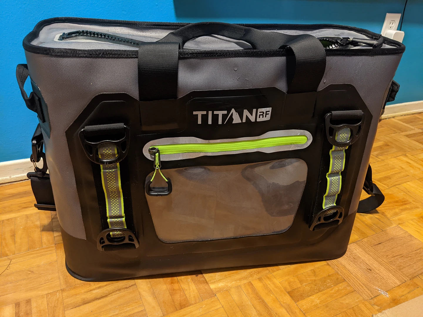 Titans RF cooler bag, lightly used, thumbnail