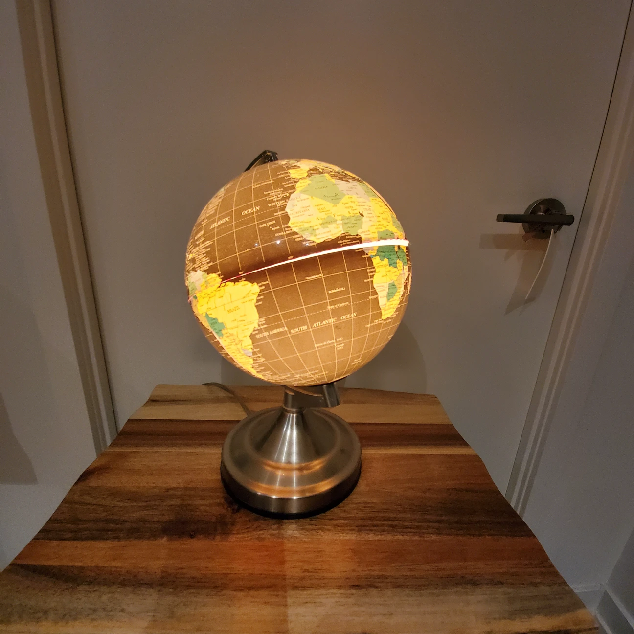 Vintage Touch Globe Portable Lamp thumbnail