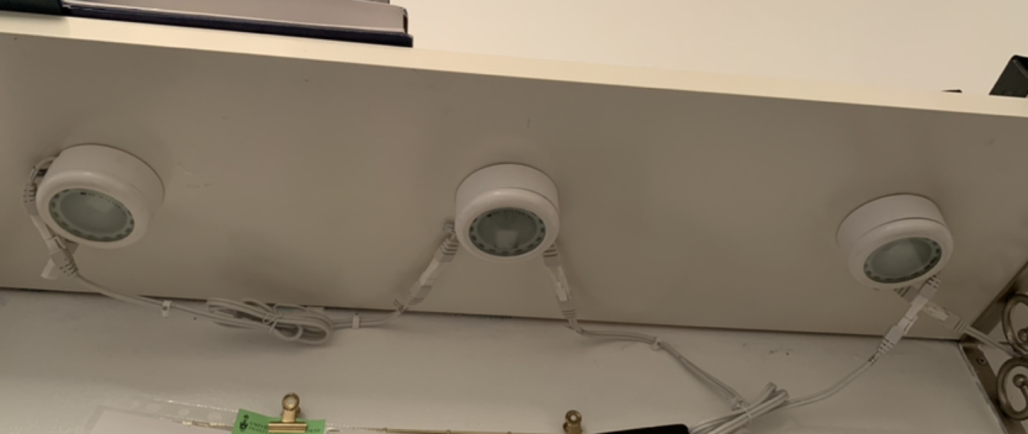 White Shelf for sale with accessories!!! image indicator(5)