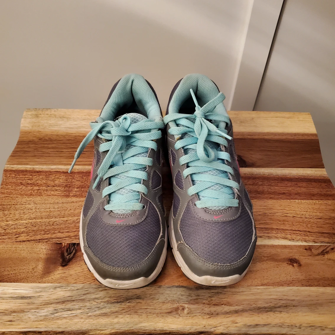 Nike running shoes (size 7.5) thumbnail