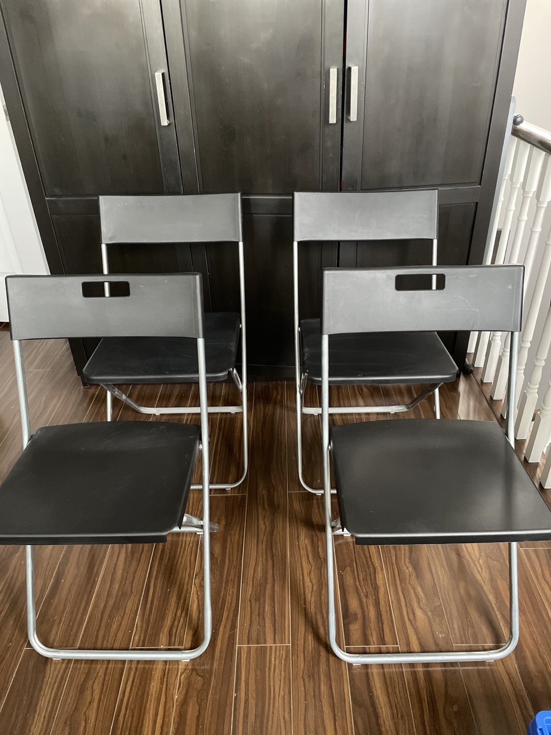 4 Folding Chairs thumbnail